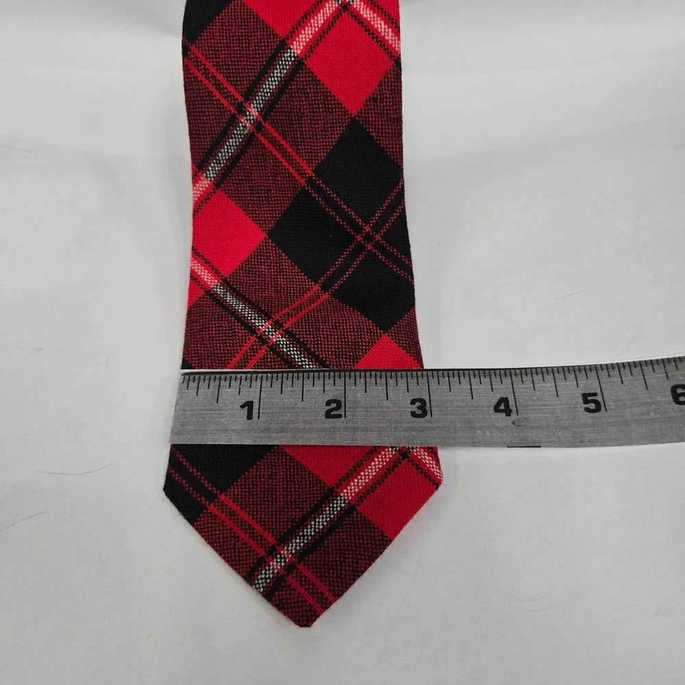 Ingles Buchan Scotland 100% Wool Tie Cunningham Tartan Plaid Red Black 54x3.25